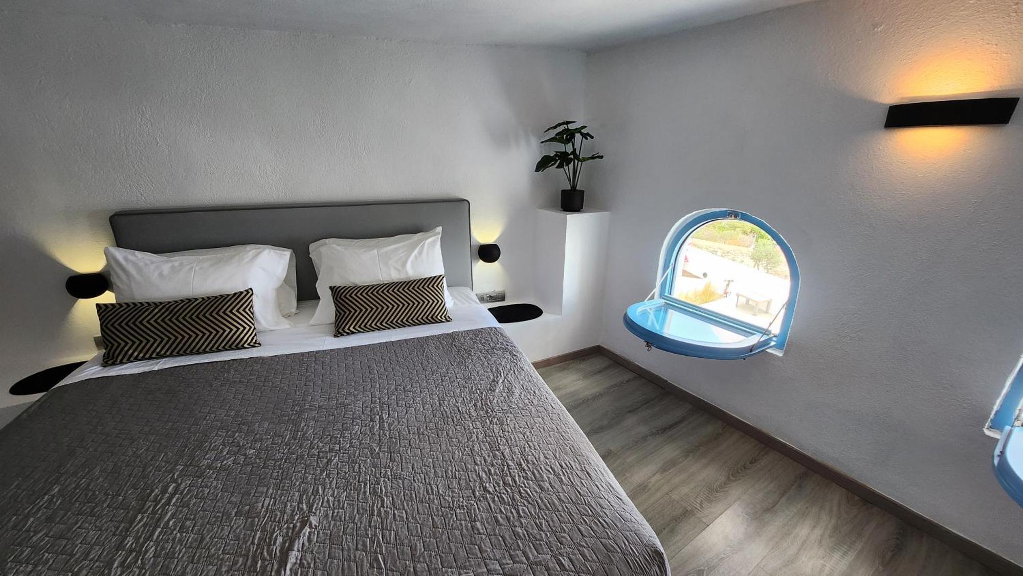 Euphoria Suites & Deluxe Studios Fira  Exterior foto