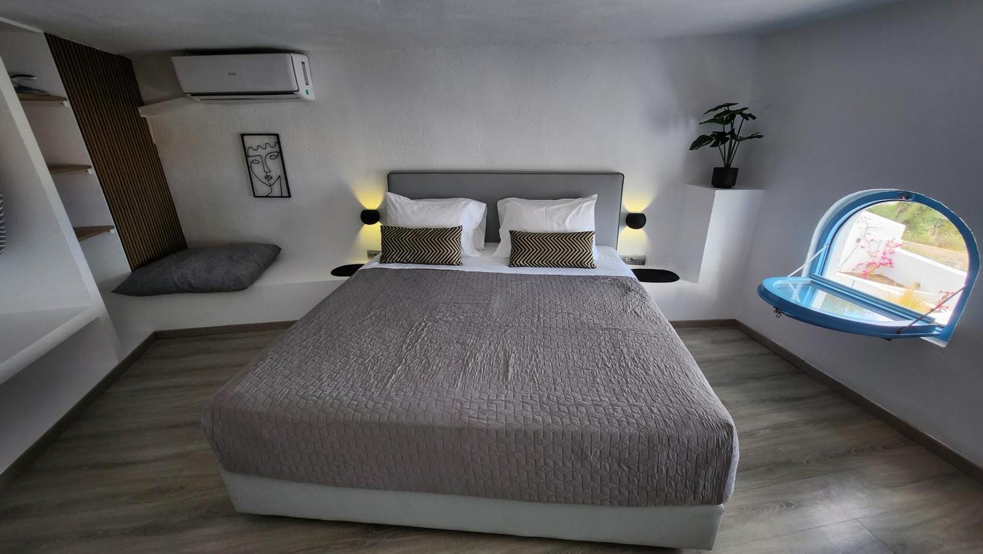 Euphoria Suites & Deluxe Studios Fira  Exterior foto